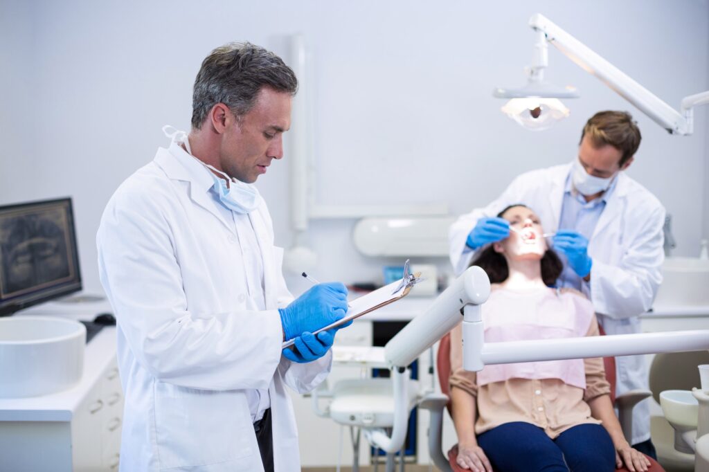 בדיקות סדירות אצל רופא השיניים 